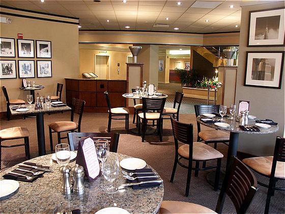 Holiday Inn Secaucus Meadowlands Restaurant photo